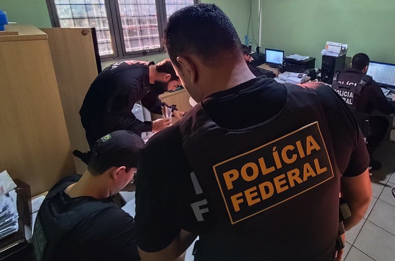 Cerca de 50 policiais federais cumprem medidas em investigação que apura irregularidades nas eleições de 2024