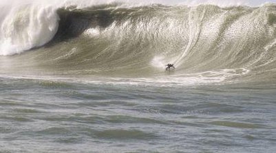 Ciclone pode ter gerado megaonda de 15 metros no Brasil, recorde no surfe (Foto: @imagensgabriel)