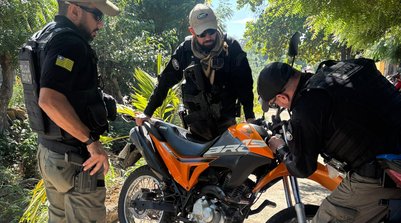 Com equipes posicionadas em pontos estratégicos da cidade, a operação realiza abordagens a motocicletas (Foto: Reprodução/SSPI)