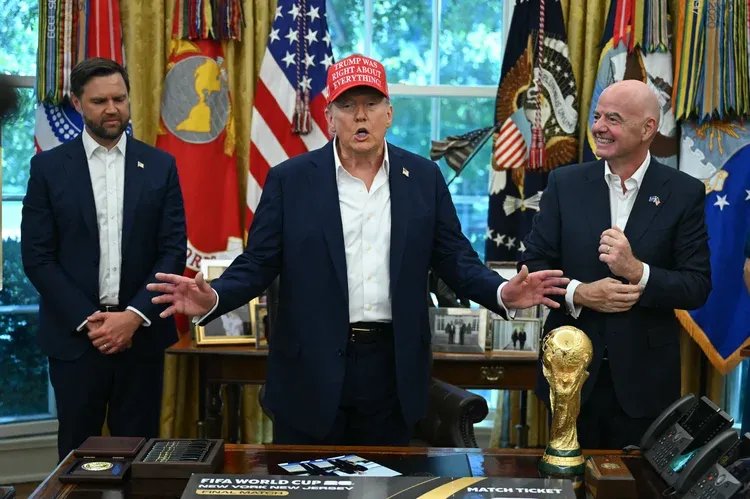 Copa do Mundo de 2026: Donald Trump anuncia data e local do sorteio (ANDREW CABALLERO-REYNOLDS / AFP)