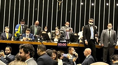 Deputados aliados de Bolsonaro ocupam plenário da Câmara (Foto: Marina Mota/InfoMoney)