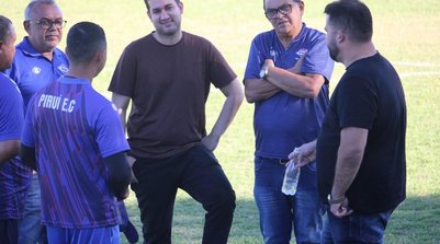 Diá e diretoria do Piauí (Foto: Maurício Soares/ge)