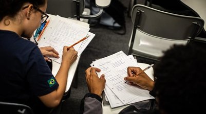 Estudantes (Foto: Hermes de Paula / Agência O Globo)