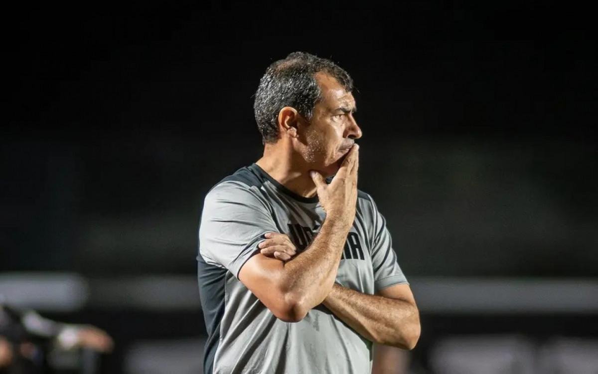 Fábio Carille foi demitido do Vitória após perder de 8 a 0 do Flamengo