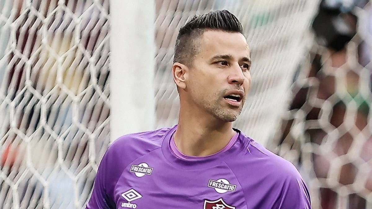 Fábio igualou recorde histórico no Maracanã (Foto: Lucas Merçon/Fluminense)
