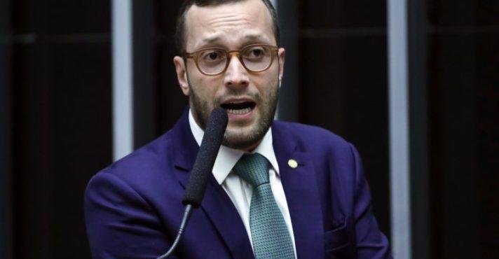 O deputado mencionou que, caso o Congresso não avance na votação da PEC, a oposição deve retomar a obstrução total das votações
