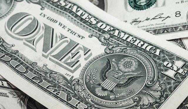 O Ibovespa recuou de forma expressiva, enquanto o dólar apresentou valorização acelerada