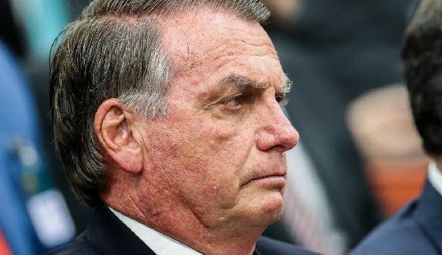 Os jornais lembraram que o ex-presidente já havia sido alvo de medidas cautelares na semana passada