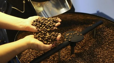 Pequenas torrefações preparam grãos especiais de café (Foto: © Marcello Casal jr/Agência Brasil)