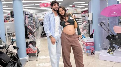 Rafa Kalimann e Nattanzinho fazem enxoval para a primeira filha em Orlando (Foto: Divulgação)