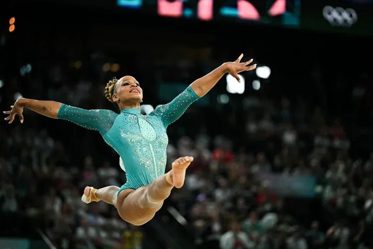 Rebeca Andrade: maior medalilsta olímpica do Brasil anuncia que deixará de competir em solos após diversas lesões no joelho. (Gabriel BOUYS /AFP)
