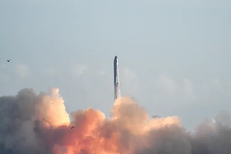 Starship: O megafoguete Starship da SpaceX decolou com sucesso em seu décimo voo de teste. (RONALDO SCHEMIDT / AFP)
