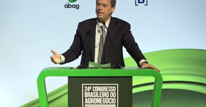 Tarcísio de Freitas em discurso no Congresso Brasileiro do Agronegócio