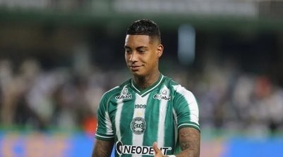 Alef Manga recebeu punição por jogo manipulado enquanto atuava pelo Coritiba (Foto: Geraldo Bubniak/AGB)