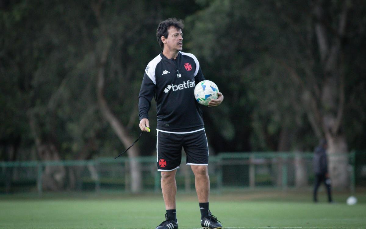 Fernando Diniz em treino do Vasco