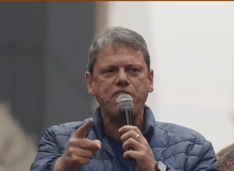 Governador de São Paulo, Tarcísio de Freitas (Republicanos), fala em manifestação na Avenida Paulista no 7 de Setembro. Imagem: Reprodução YouTube