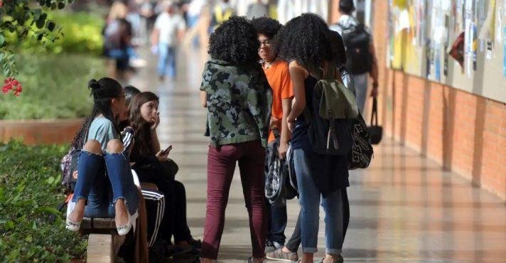 Governo Lula diminui orçamento para as universidades