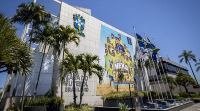 Homenagem na sede da CBF à seleção brasileira de futebol de areia (Foto: Joilson Marconne / CBF)