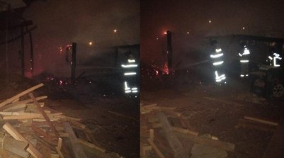 Incêndio destrói madeireira na zona Sul de Teresina durante a madrugada (Foto: Divulgação)