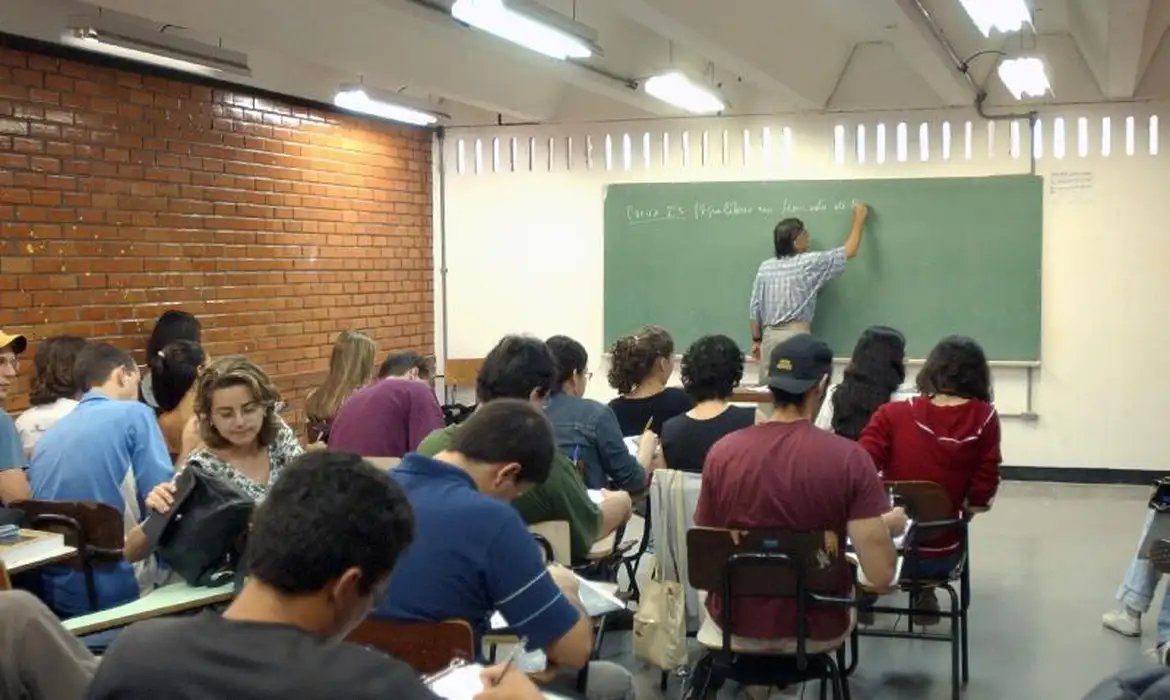 Informação está em relatório da OCDE sobre desempenho da educação