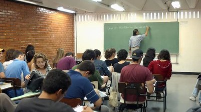 Informação está em relatório da OCDE sobre desempenho da educação (Foto: ARQUIVO/AGÊNCIA BRASIL)