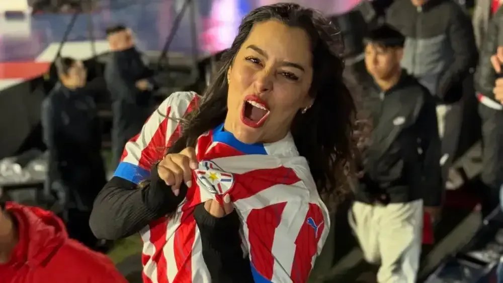 Musa da Copa de 2010, Larissa Riquelme celebra classificação do Paraguai