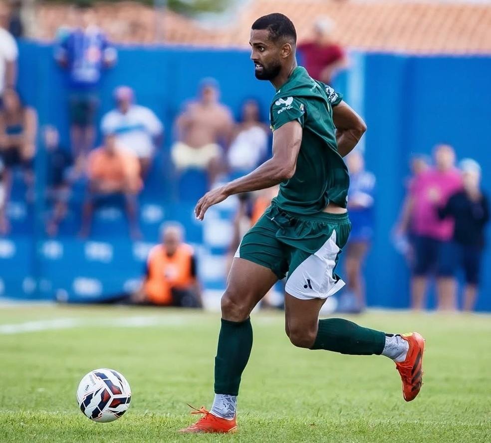 Neto Borges, lateral-esquerdo do Altos
