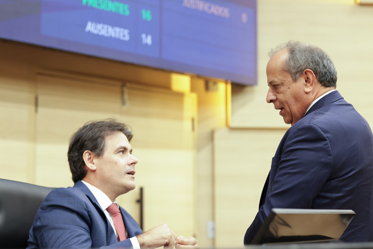 O debate ocorreria na segunda-feira(15)