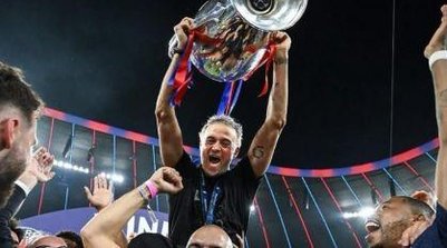 Publicação do perfil da Champions League exalta PSG: "No topo do mundo" (Foto: Reprodução/Facebook)