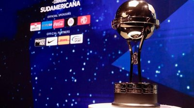 Troféu da Sul-Americana (Foto: Twitter/Conmebol)