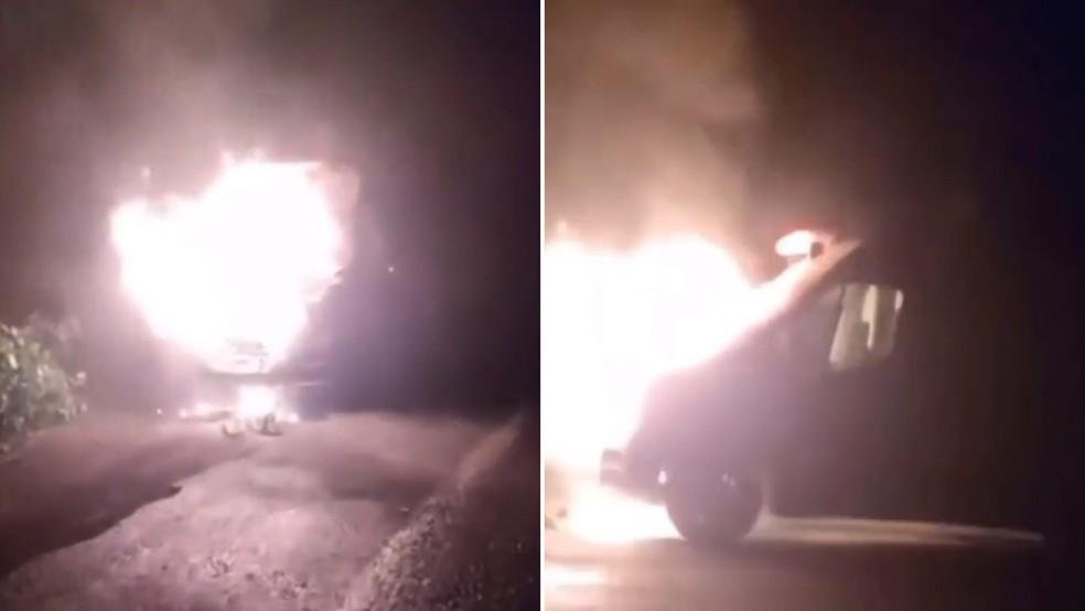 Ambulância pega fogo após acidente com animal no PI