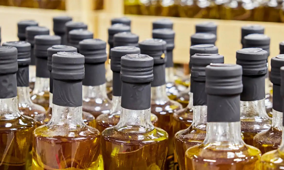 Azeite Terra das Oliveiras é vendido online e tem origem desconhecida