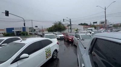 Chuva provoca apagão em semáforos e congestionamento em Teresina (Foto: Werlley Barbosa/TV Clube)