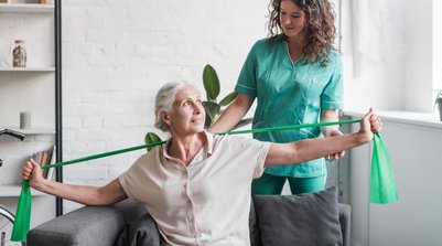 Com a chegada da terceira idade, é natural que ocorram mudanças corporai (Foto: freepik)