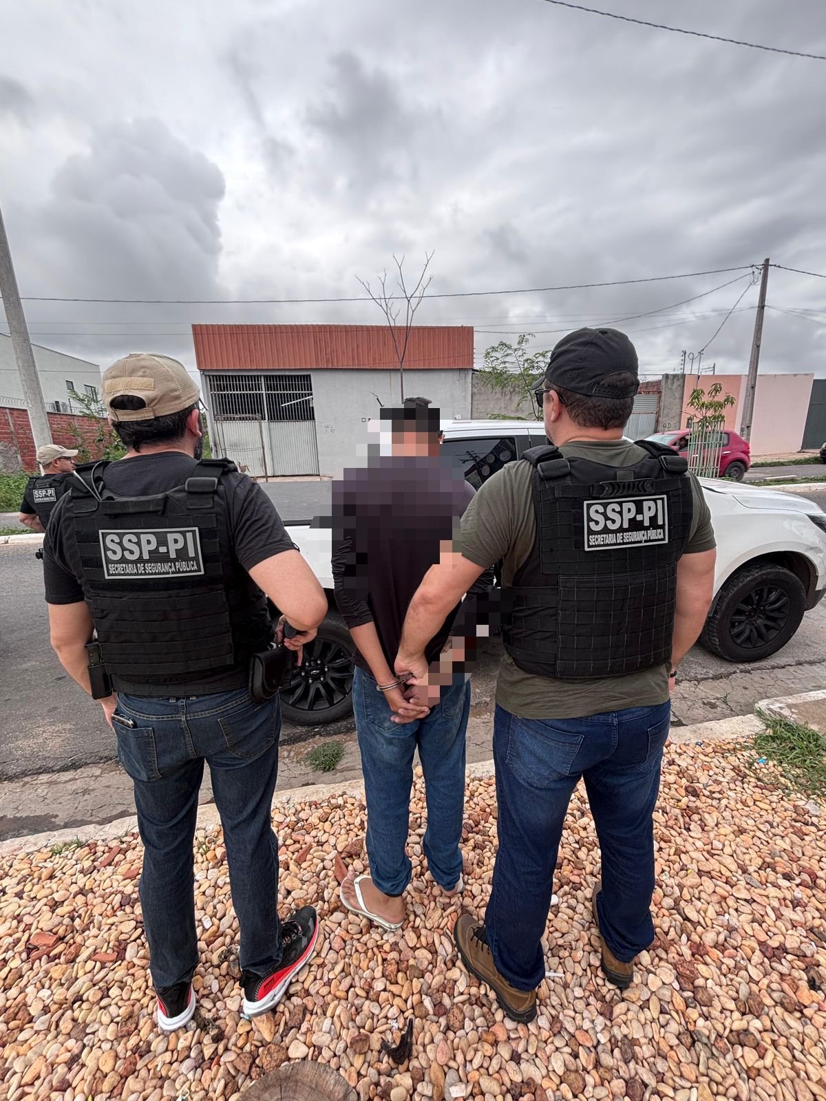 Durante a ação, foram presos G.C.R. e O.S.S.. Um dos alvos possuía condenação definitiva