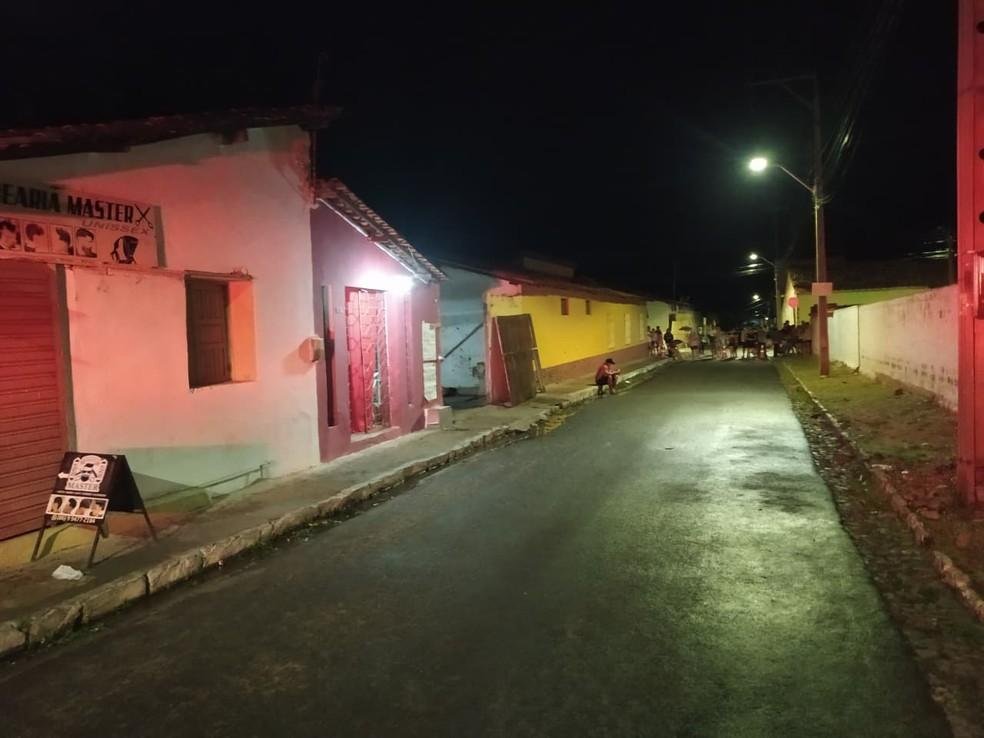 Mulher é assassinada a tiros e sobrinho é baleado em bar no Norte do Piauí