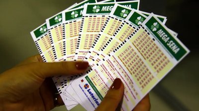 Números sorteados foram: 06 - 20 - 34 - 44 - 53 - 57 (Foto: MARCELLO CASAL JRAGÊNCIA BRASIL)