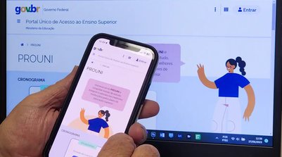 Processo é gratuito e deve ser feito exclusivamente pela internet (Foto: RAFA NEDDERMEYER/AGÊNCIA BRASIL)