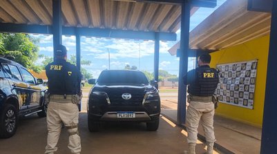 Veículo foi identificado como adulterado durante abordagem na BR-316. (Foto: Reprodução/PRF)