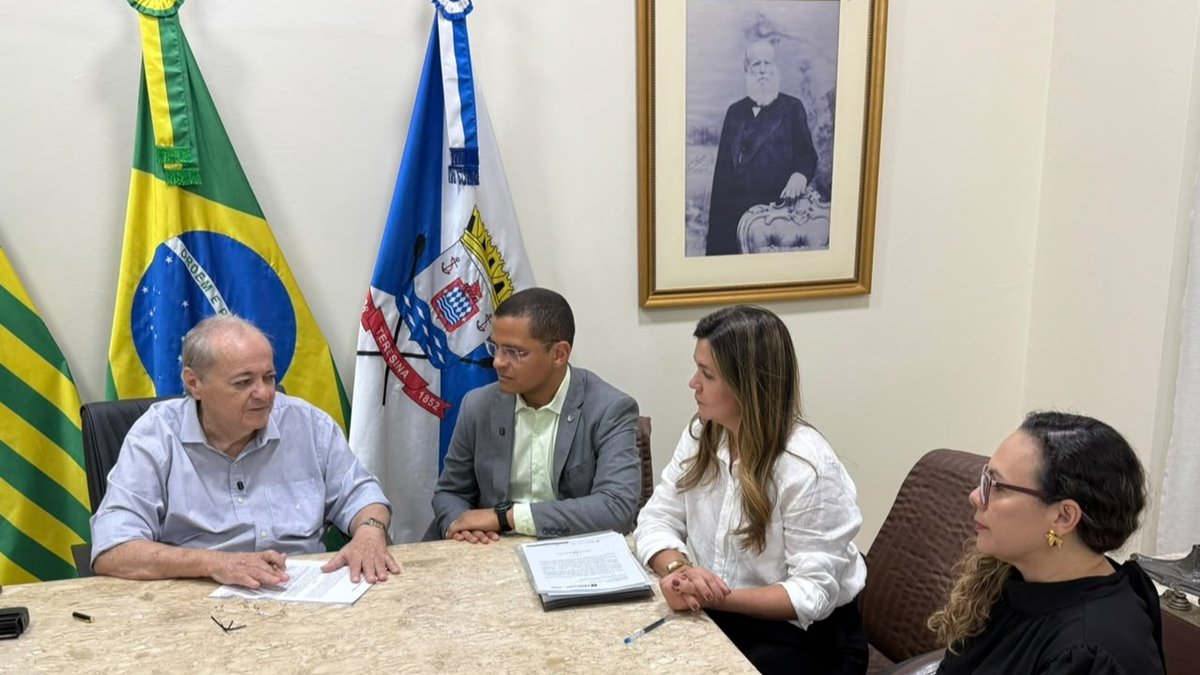 Ao assinar a nova convocação, o prefeito fez questão de enaltecer publicamente a condução