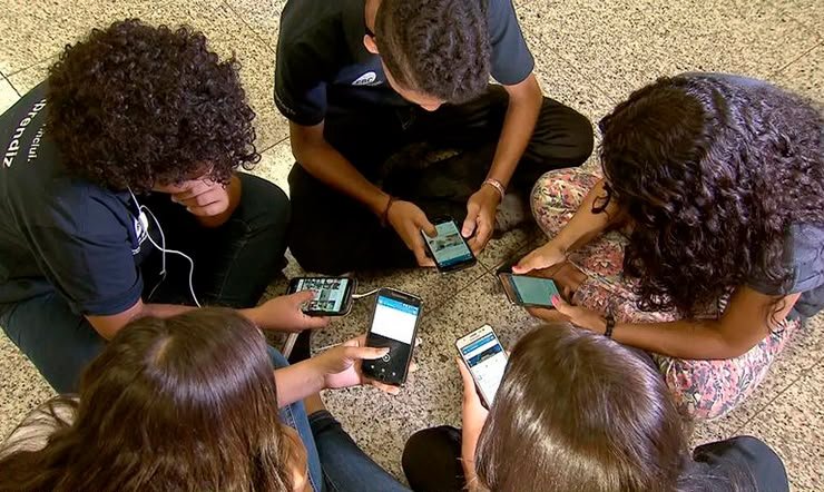 Especialista orienta famílias sobre cuidados com exposição, senhas, golpes e contato com desconhecidos na internet