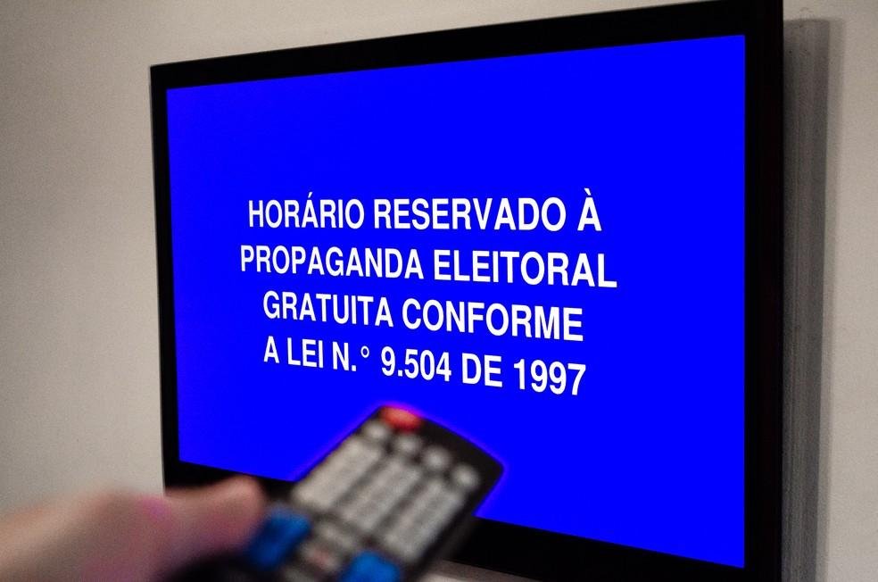 Imagem ilustrativa de um televisor com logotipo da propaganda eleitoral gratuita.