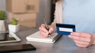 Com organização, é possível cortar gastos desnecessários, (Foto: Reprodução)