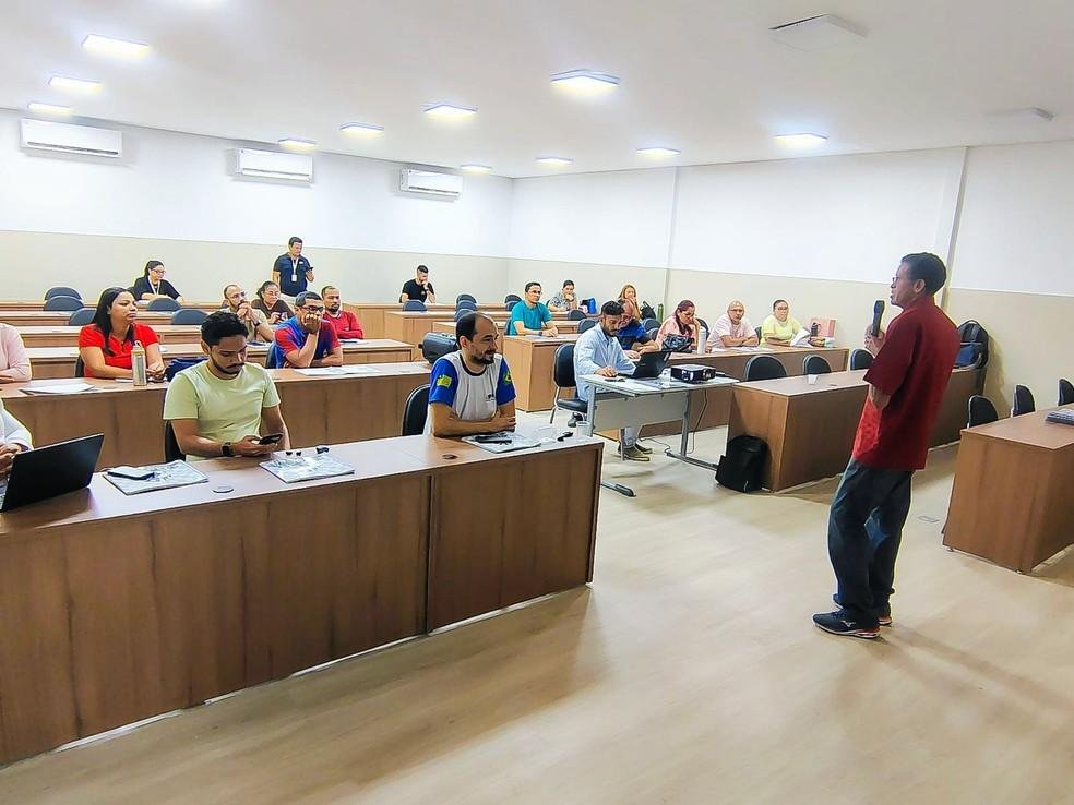Curso de formação em xadrez é voltado para professores.