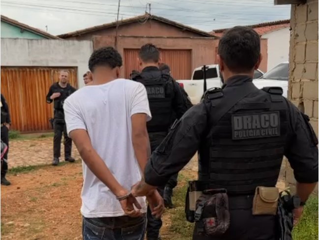 Durante o cumprimento dos mandados judiciais, as equipes buscavam reunir elementos probatórios que contribuam para a identificação