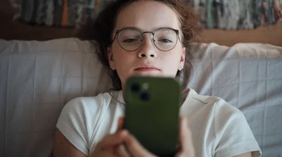 Enquanto 88% das jovens consideram a sua saúde mental boa ou muito boa, a ansiedade é relatada como semanal por 42% delas (Foto: Divulgação)