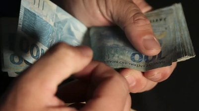 Mais de 49,6 milhões de pessoas ainda podem sacar o dinheiro (Foto: JOSÉ CRUZ/AGÊNCIA BRASIL)