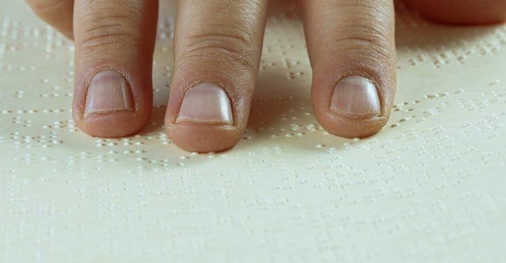 Pela primeira vez em quarenta anos, o Ministério não apresentou um cronograma oficial para os alunos que leem em Braille
