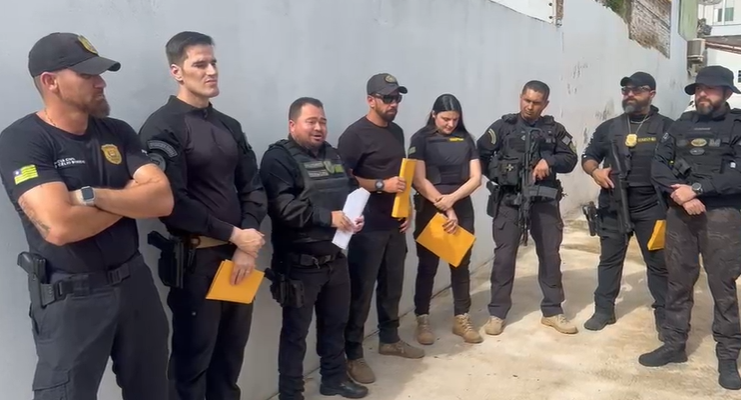 A ação integra a Operação Porteira Fechada, que tem como objetivo combater a presença de animais de grande porte soltos em vias públicas e reduzir acidentes de trânsito.