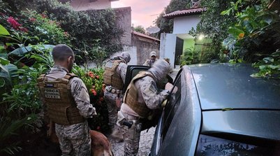 As investigações apontaram que os suspeitos utilizavam aplicativos de mensagens instantâneas e redes sociais, especialmente perfis vinculados a números de telefone no WhatsApp (Foto: Reprodução/SSPI)